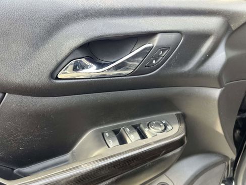 Used 2018 GMC Acadia SLT image 22