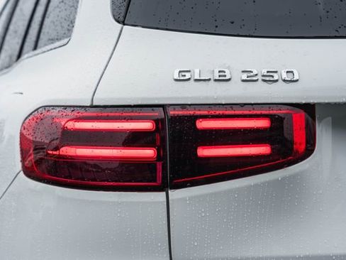 New 2026 Mercedes-Benz GLB 250 4MATIC image 7