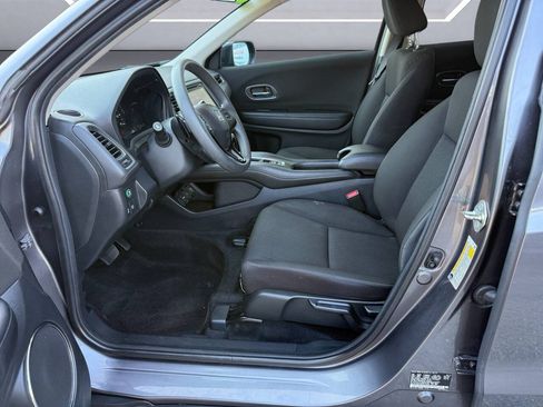 Used 2017 Honda HR-V EX image 9