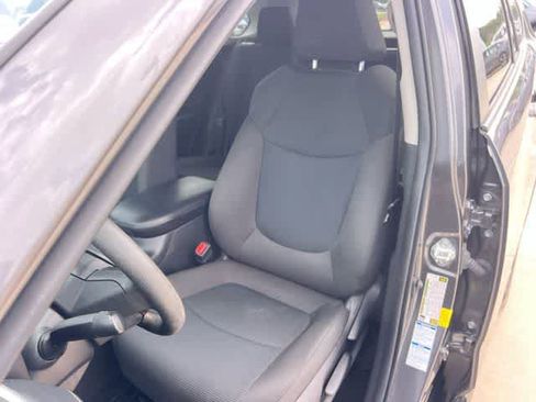 Used 2021 Toyota RAV4 LE AWD/4WD image 11