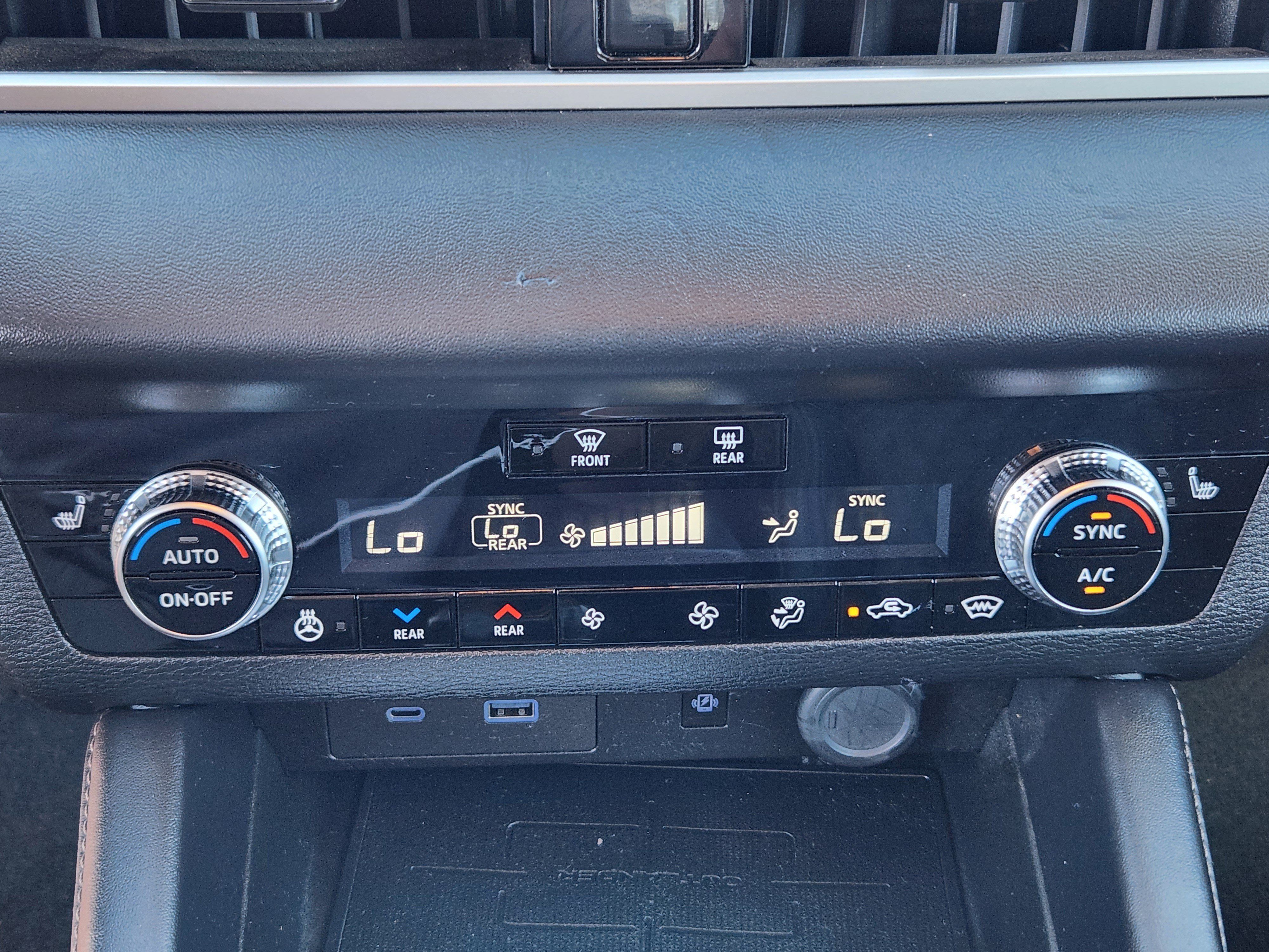 Used 2025 Mitsubishi Outlander SEL AWD/4WD image 15