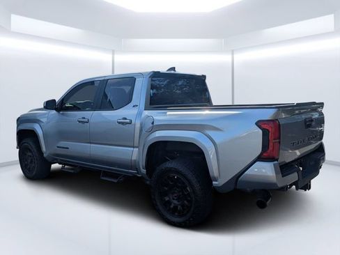 Used 2025 Toyota Tacoma SR5 RWD image 5