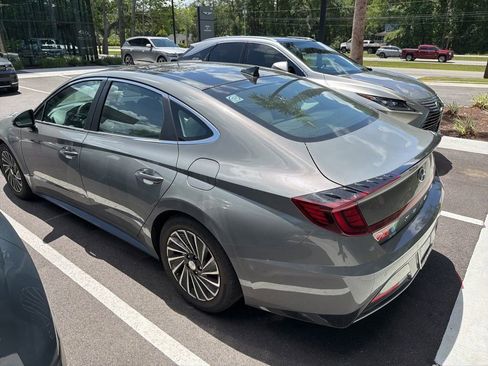 Used 2023 Hyundai Sonata Limited w/ Cargo Package FWD image 4
