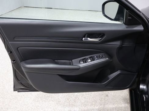 Used 2024 Nissan Altima 2.5 SV image 13