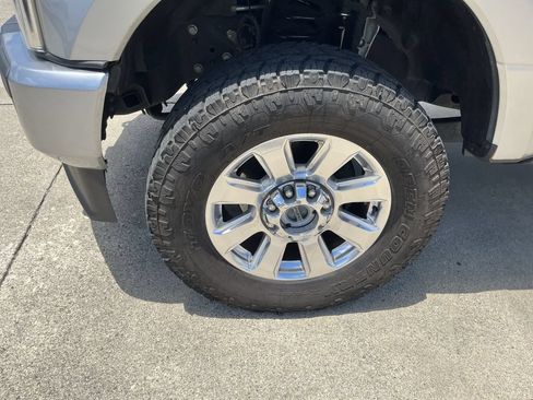 Used 2020 Ford F250 Platinum w/ FX4 Off-Road Package AWD/4WD image 10