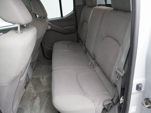 Used 2015 Nissan Frontier SV image 23