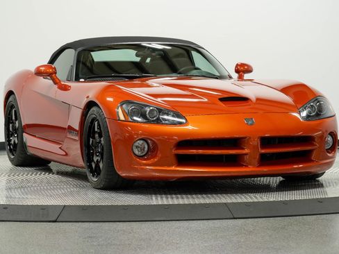 Used 2005 Dodge Viper SRT-10 w/ Copperhead Edition Group RWD image 1
