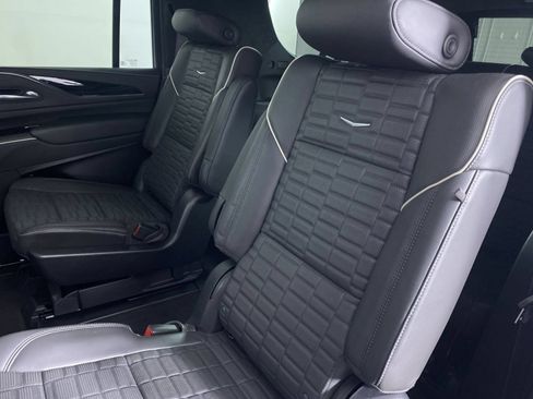 Certified 2023 Cadillac Escalade ESV V AWD/4WD image 15