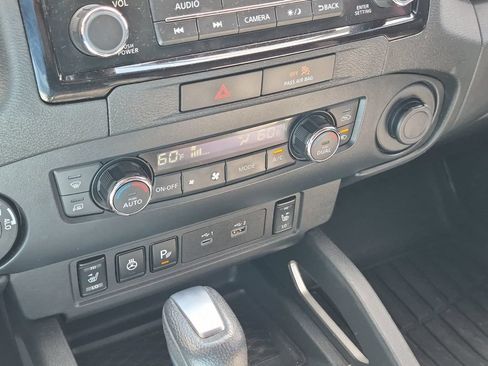 Used 2022 Nissan Frontier SV AWD/4WD image 19