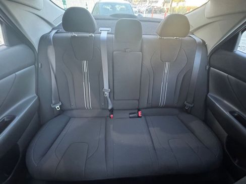 Used 2025 Hyundai Elantra SEL image 39