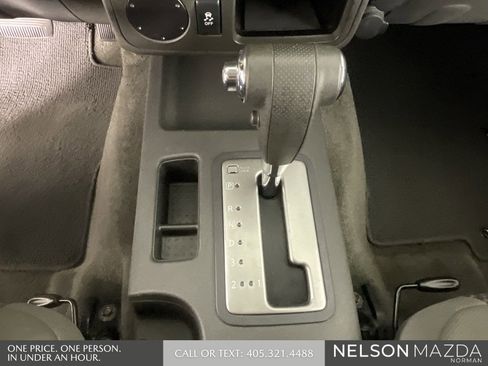 Used 2014 Nissan Frontier SV image 32