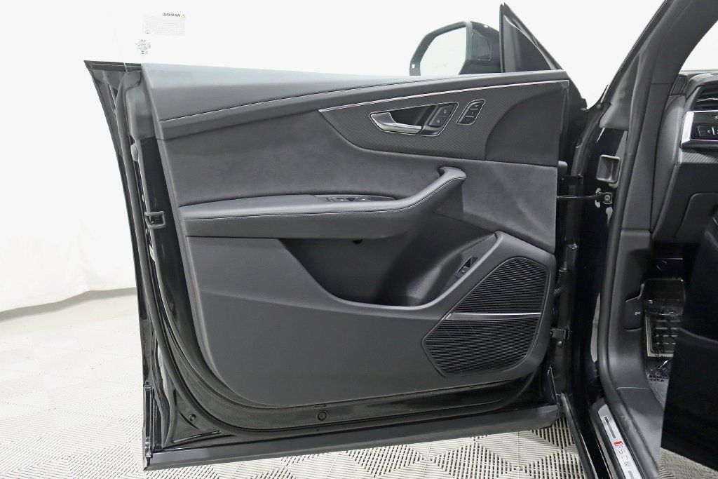 Used 2026 Audi RS Q8 performance AWD/4WD image 37