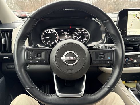 Used 2024 Nissan Pathfinder SL image 15