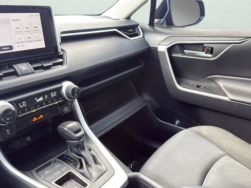 Used 2025 Toyota RAV4 XLE w/ Convenience Package image 20