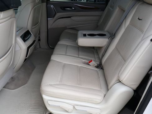 Used 2022 Cadillac Escalade ESV Premium Luxury Platinum image 29
