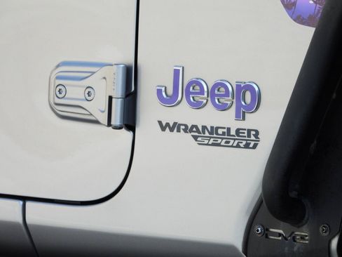Used 2018 Jeep Wrangler Sport AWD/4WD image 12