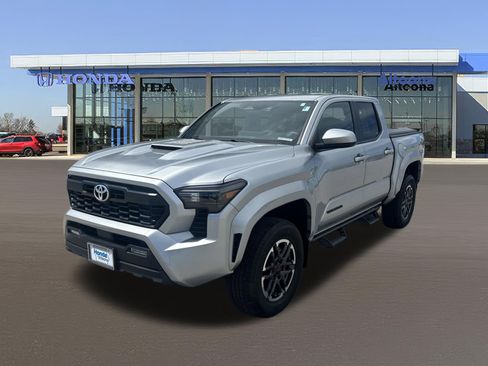 Used 2024 Toyota Tacoma TRD Sport AWD/4WD image 1