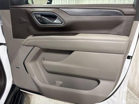 Used 2021 GMC Yukon SLT w/ SLT Premium Package image 23