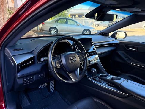 Used 2019 Toyota Avalon Touring FWD image 2