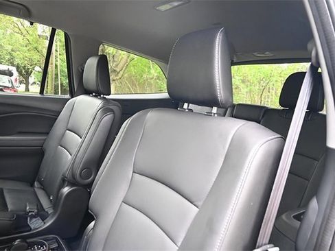 Certified 2022 Honda Pilot Touring image 37