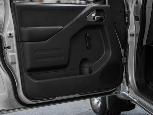 Used 2018 Nissan Frontier S image 32