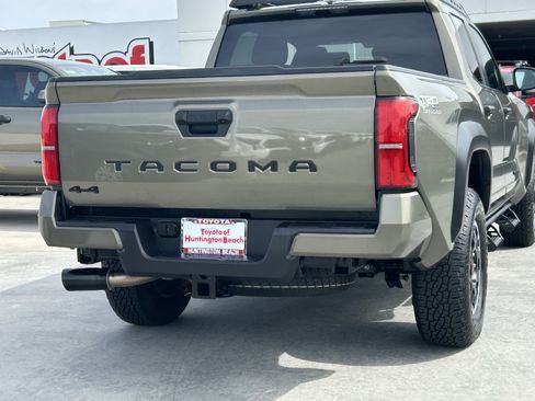 Certified 2025 Toyota Tacoma TRD Off-Road AWD/4WD image 4