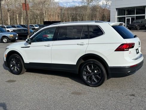 Certified 2022 Volkswagen Tiguan SE w/ Panoramic Sunroof Package image 8