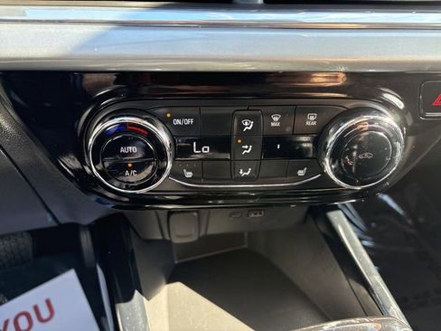 Used 2024 Chevrolet Trax LT w/ LT Convenience Package image 34