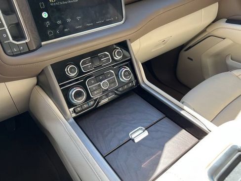 Used 2022 GMC Yukon XL Denali w/ Max Trailering Package AWD/4WD image 4
