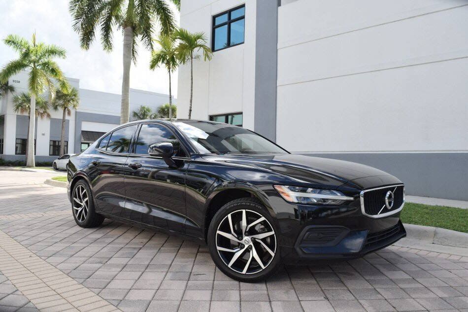 Used 2019 Volvo S60 T5 Momentum w/ Premium Package FWD image 1