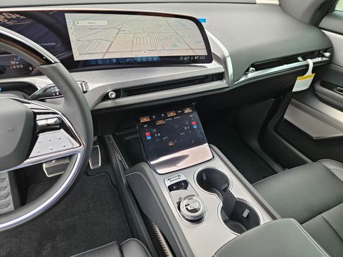 New 2026 Cadillac Vistiq Sport image 25