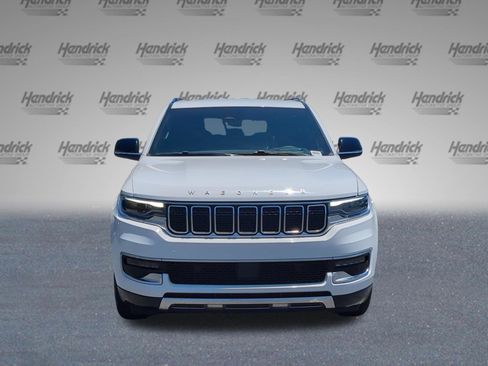 Used 2024 Jeep Wagoneer L Series III w/ Flexible Seating Group AWD/4WD image 3