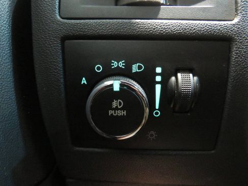 Used 2013 Dodge Challenger SXT RWD image 21