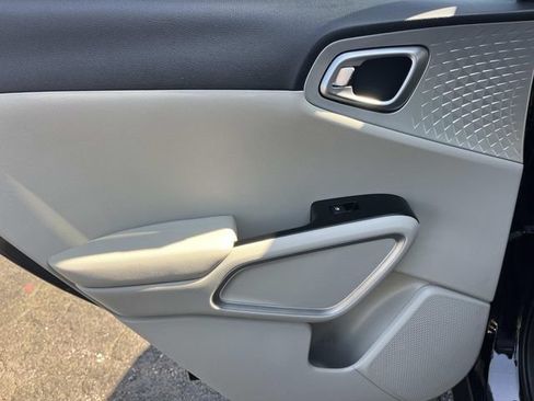 Used 2022 Kia Soul LX FWD image 17