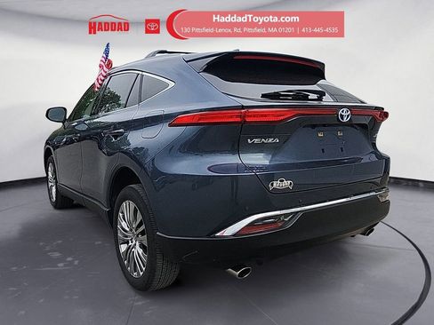 Used 2024 Toyota Venza XLE AWD/4WD image 3