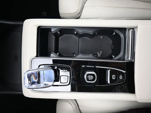 New 2026 Volvo XC90 B6 Ultra w/ Protection Package image 11