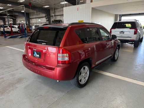 Used 2010 Jeep Compass Sport FWD image 4