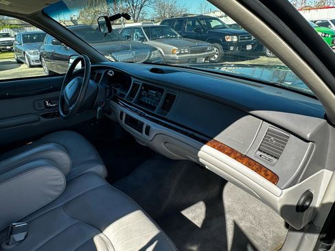 Used 1997 Lincoln Town Car Executive image 54