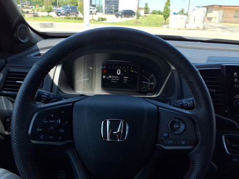 Used 2024 Honda Passport TrailSport image 17