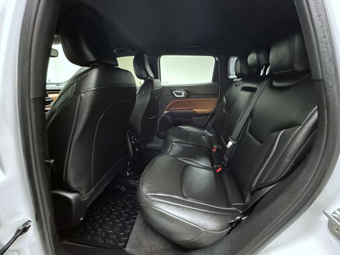 Used 2025 Jeep Compass Limited image 19