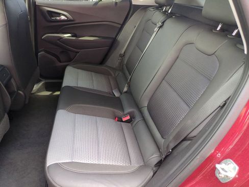 Used 2025 Chevrolet Trax LT w/ LT Convenience Package FWD image 19