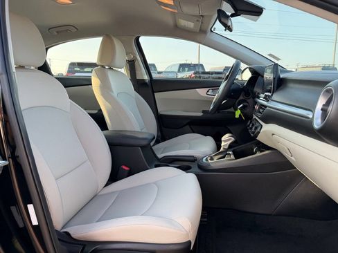 Certified 2023 Kia Forte LXS w/ LXS Technology Package FWD image 31