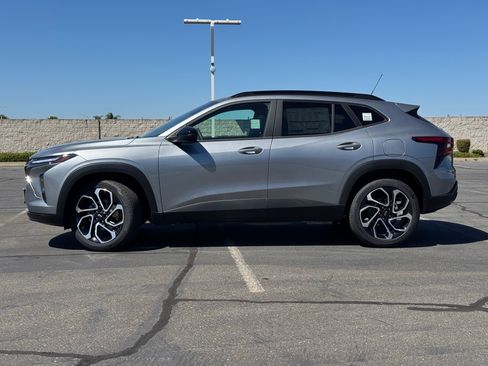 New 2026 Chevrolet Trax RS w/ Sunroof Package FWD image 4