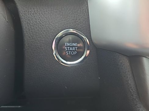 Used 2017 Toyota Highlander XLE image 17