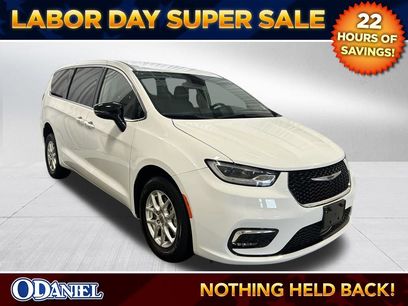 Used 2024 Chrysler Pacifica Touring-L