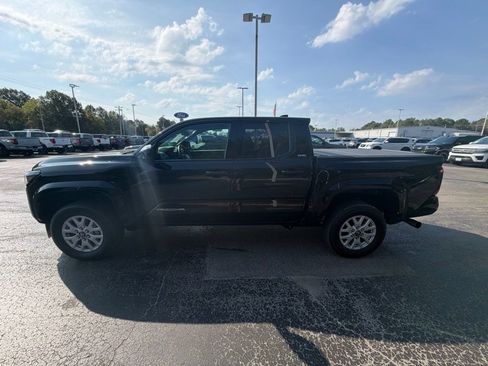 Used 2025 Toyota Tacoma SR5 w/ SR5 Upgrade Package AWD/4WD image 8