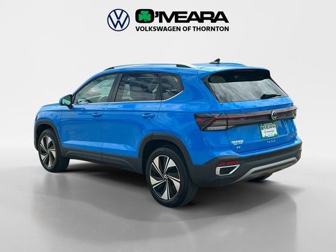 Used 2025 Volkswagen Taos SE w/ Panoramic Sunroof Package AWD/4WD image 3