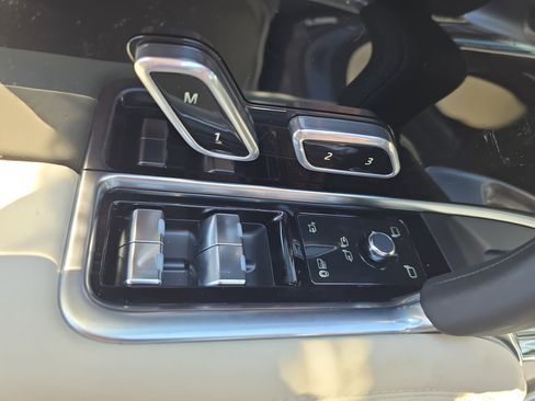 New 2026 Land Rover Range Rover Long Wheelbase SE image 27