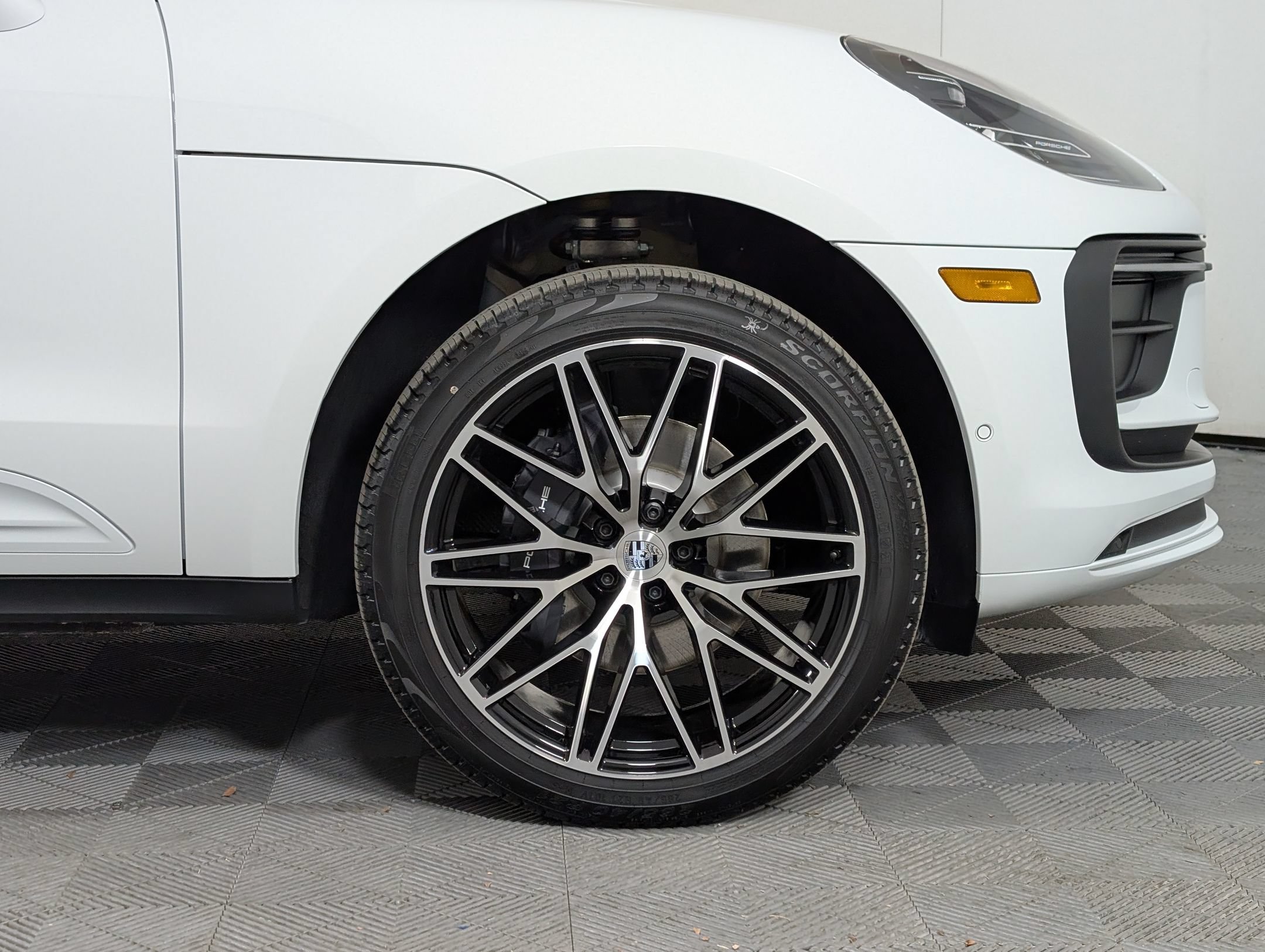 Certified 2026 Porsche Macan AWD/4WD image 15