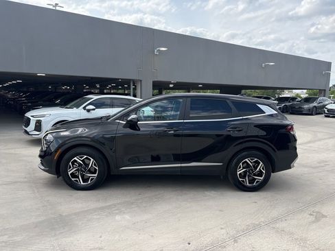 Used 2025 Kia Sportage LX FWD image 9